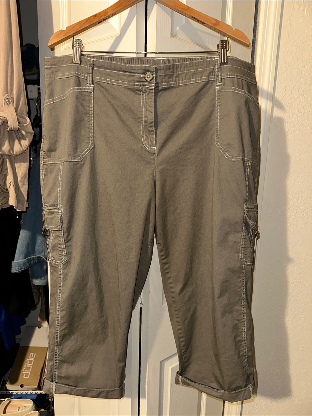 Cato High-Rise Capri Pants in Olive Green